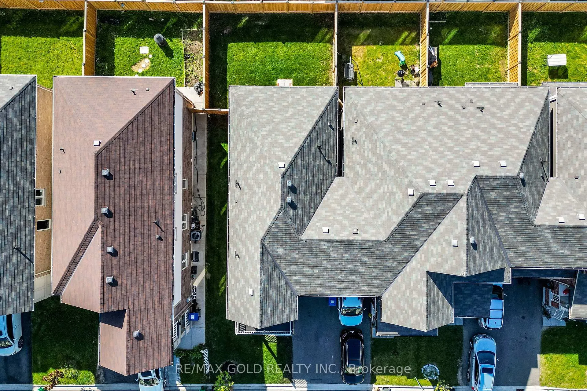 Photo 3 of 87 Benhurst Crescent, Brampton, Northwest Brampton — HOMEH