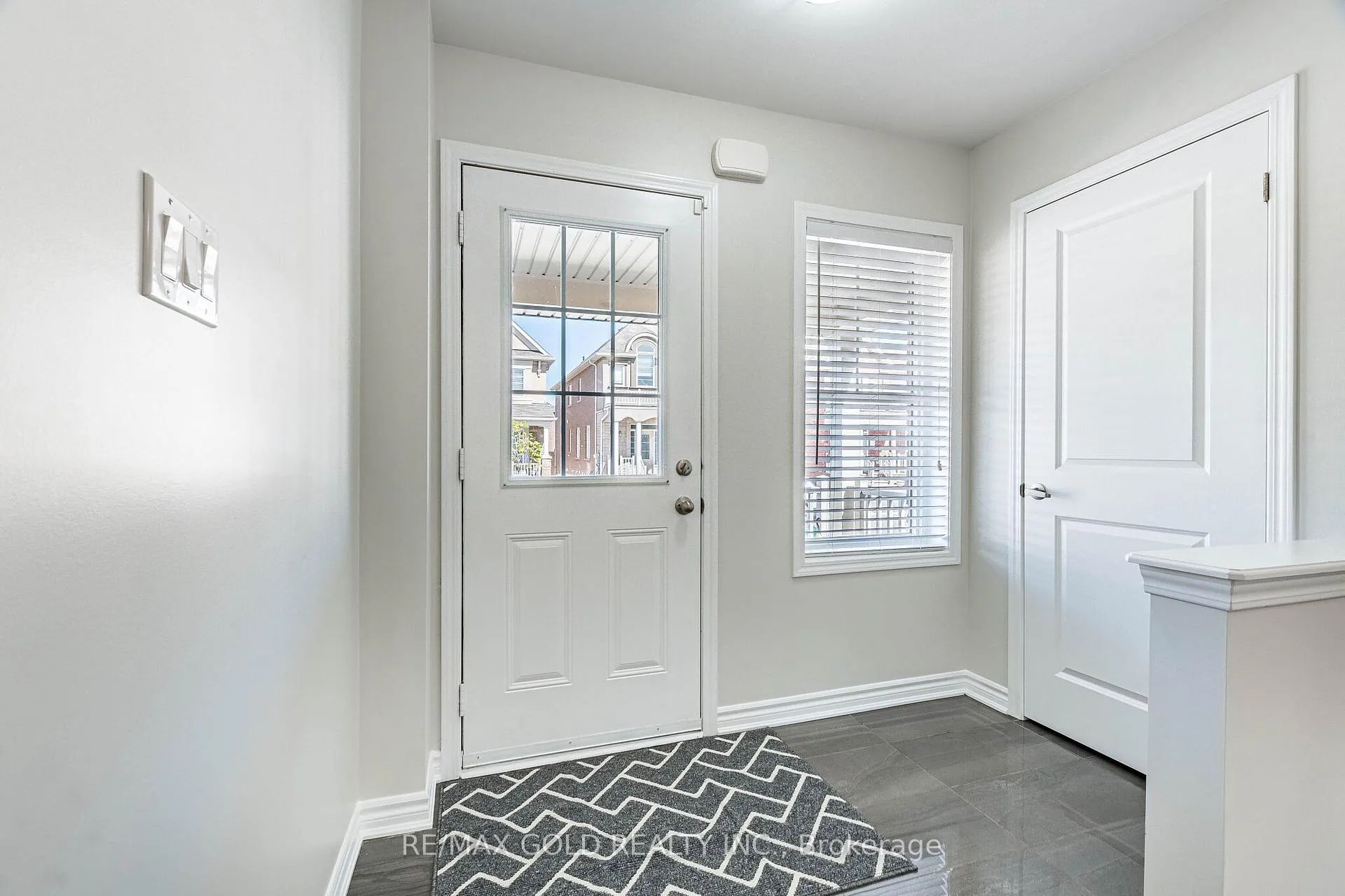 Photo 5 of 87 Benhurst Crescent, Brampton, Northwest Brampton — HOMEH