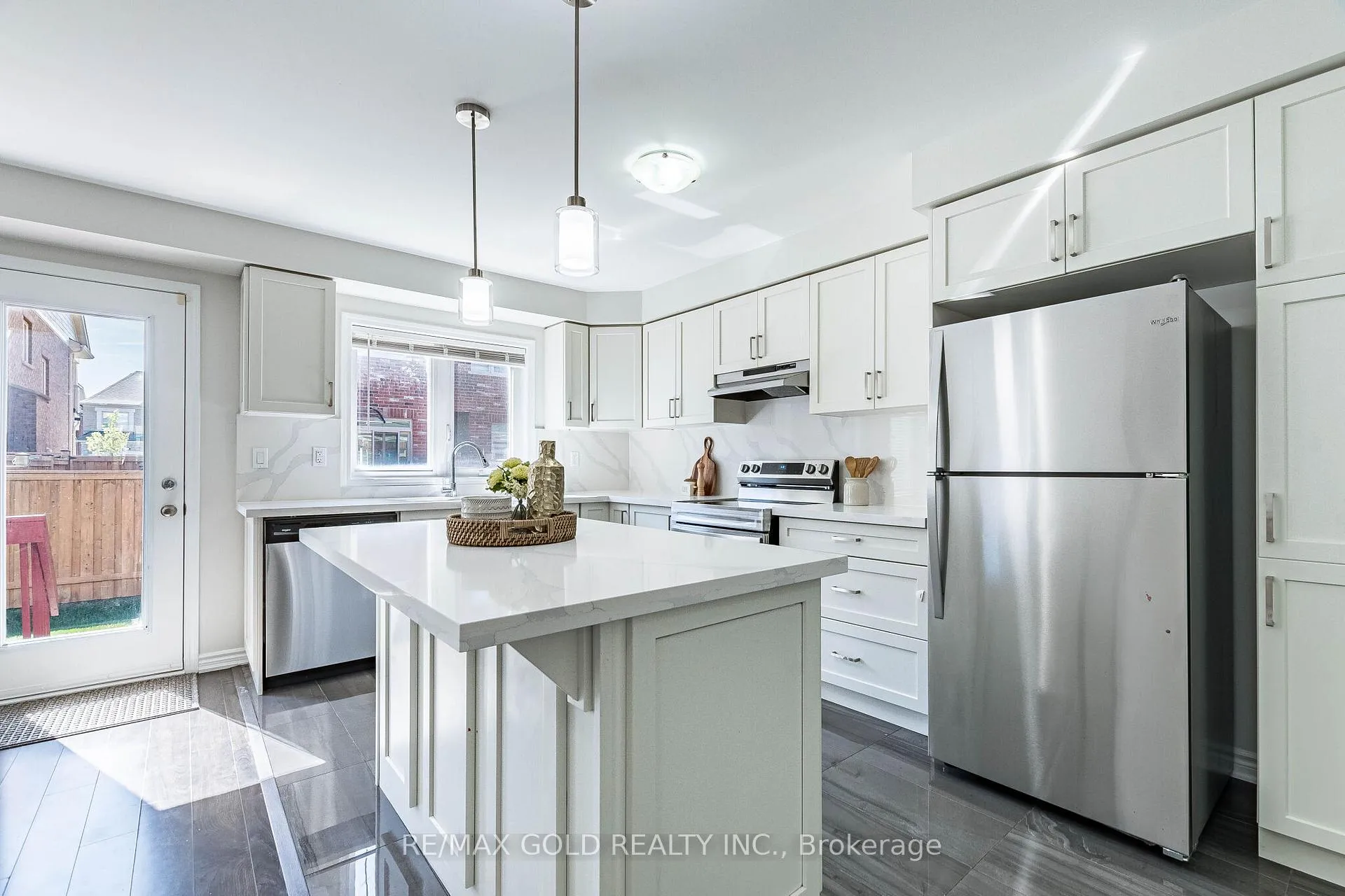 Photo 14 of 87 Benhurst Crescent, Brampton, Northwest Brampton — HOMEH
