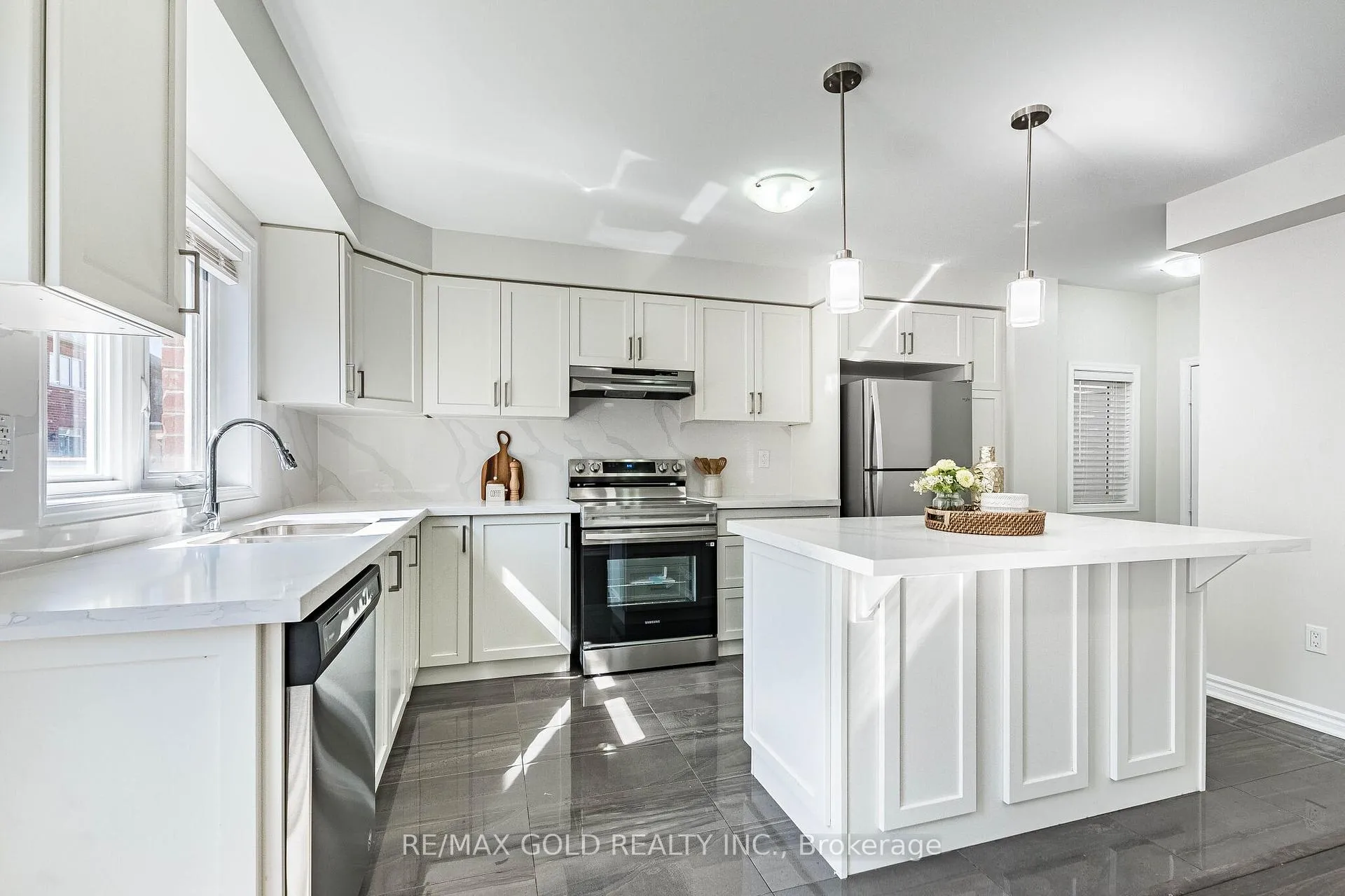 Photo 15 of 87 Benhurst Crescent, Brampton, Northwest Brampton — HOMEH