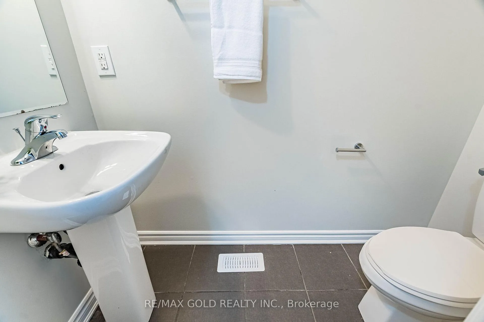 Photo 19 of 87 Benhurst Crescent, Brampton, Northwest Brampton — HOMEH