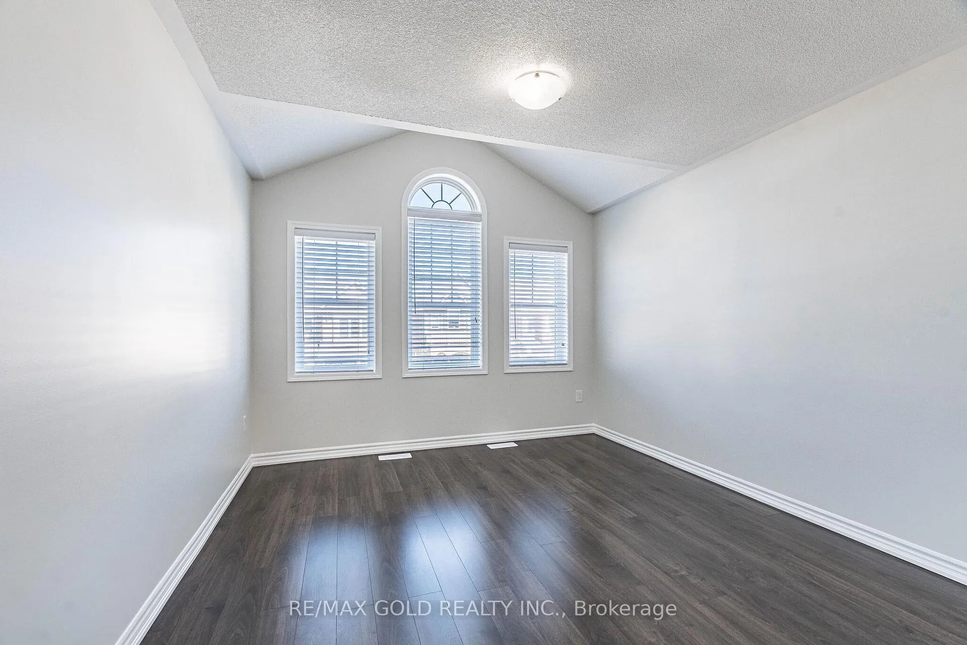 Photo 24 of 87 Benhurst Crescent, Brampton, Northwest Brampton — HOMEH