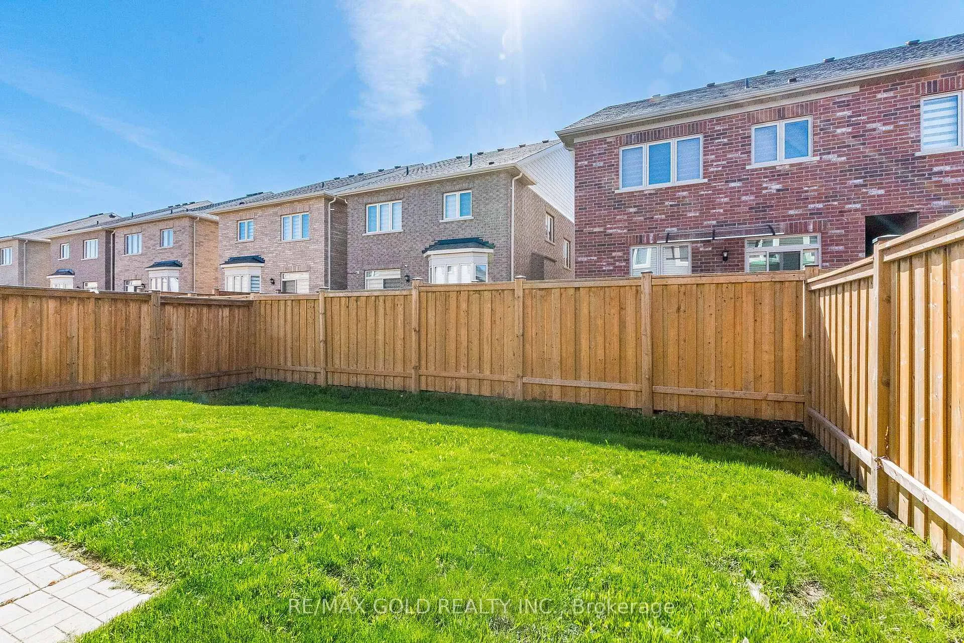 Photo 32 of 87 Benhurst Crescent, Brampton, Northwest Brampton — HOMEH