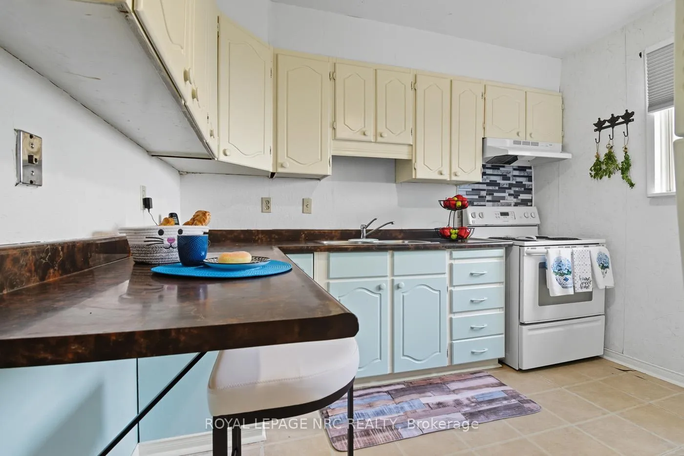 Photo 11 of 52 Wiley Street, St. Catharines, Downtown — HOMEH