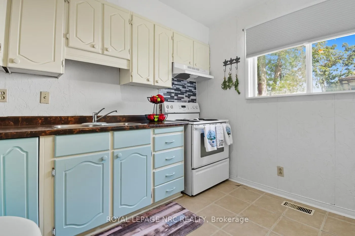 Photo 14 of 52 Wiley Street, St. Catharines, Downtown — HOMEH