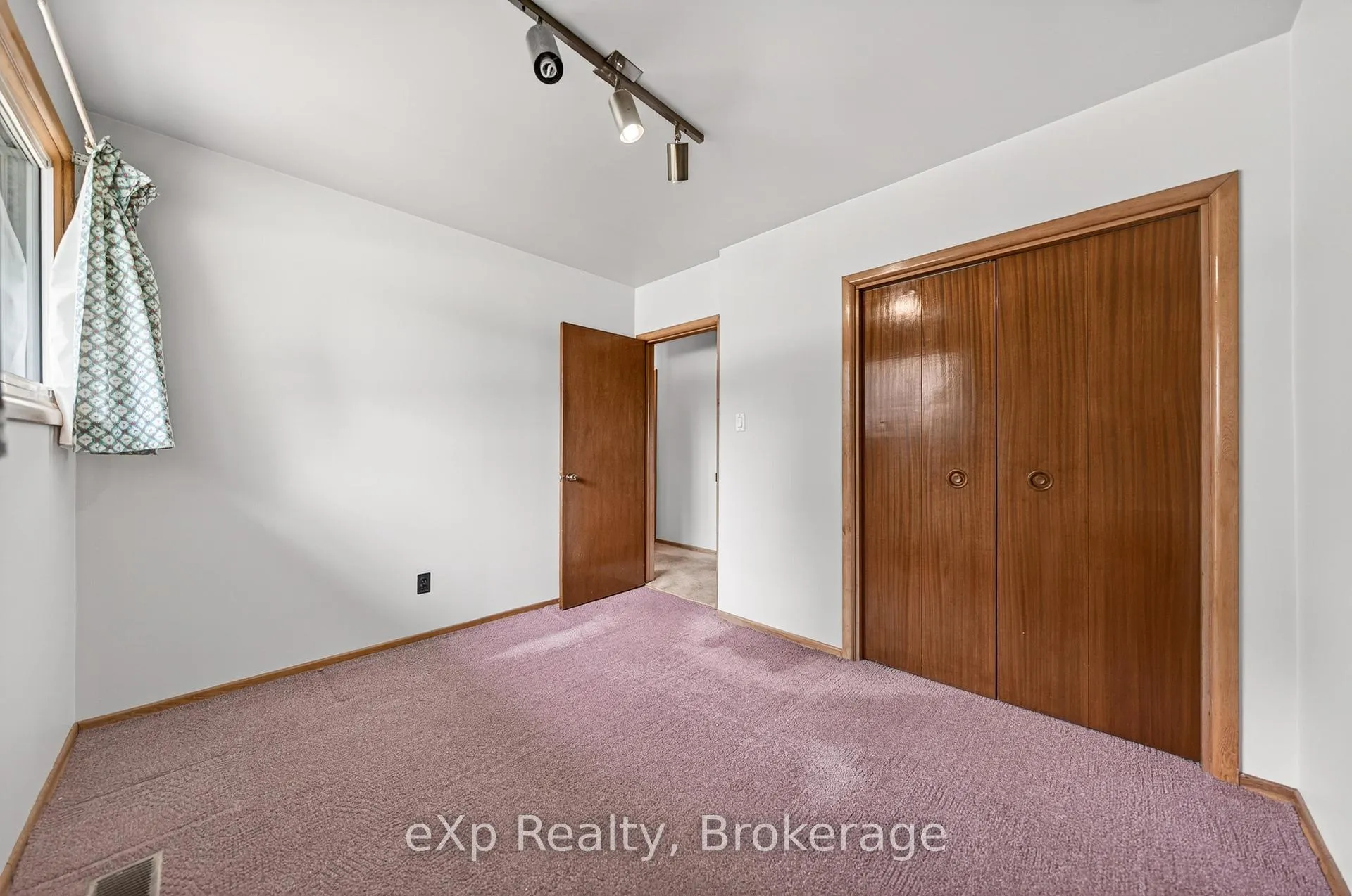 Photo 21 of 53 Woodland Drive, Cambridge — HOMEH