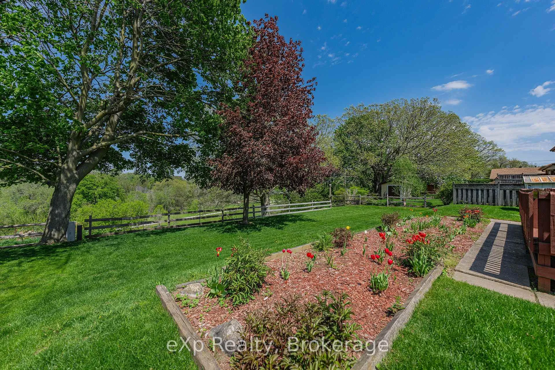 Photo 35 of 53 Woodland Drive, Cambridge — HOMEH