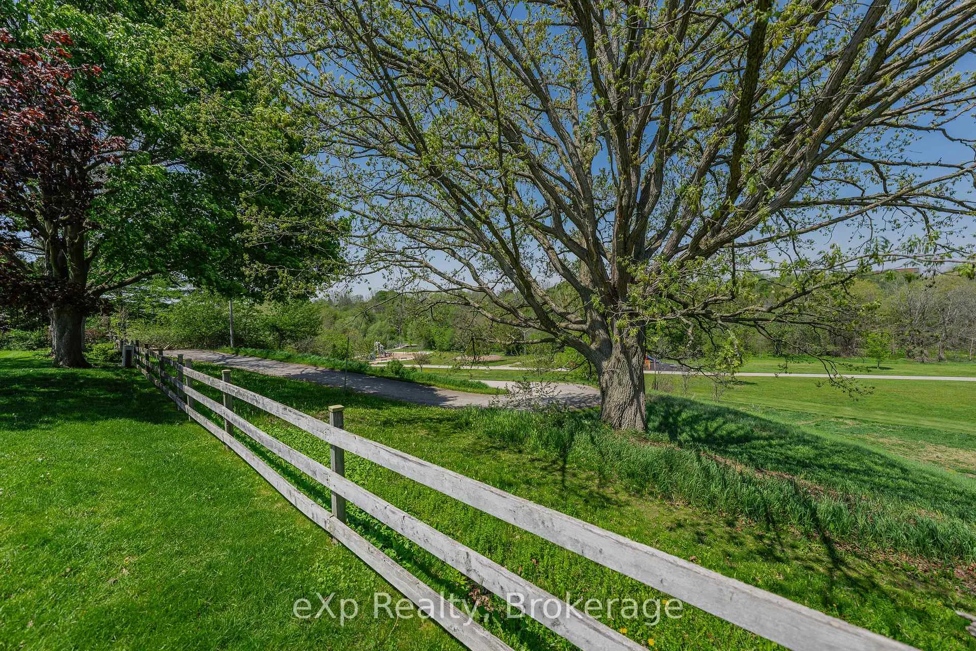 Photo 38 of 53 Woodland Drive, Cambridge — HOMEH