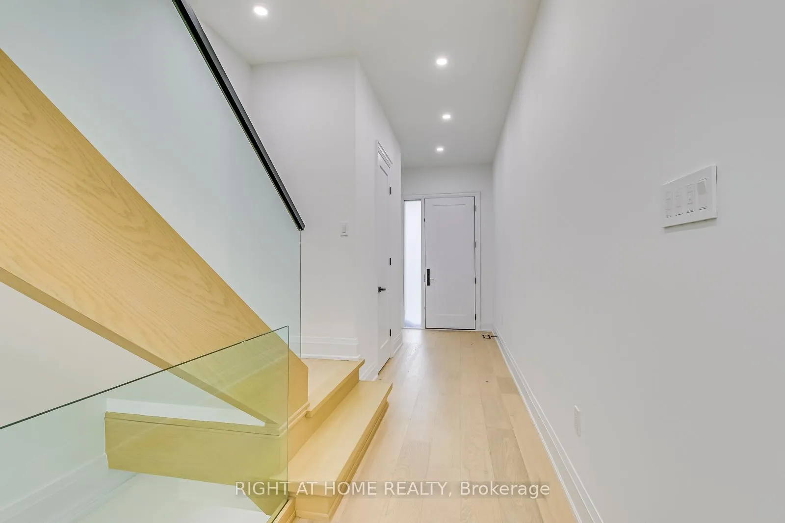Photo 3 of 5 Enfield Avenue, Etobicoke, Alderwood — HOMEH