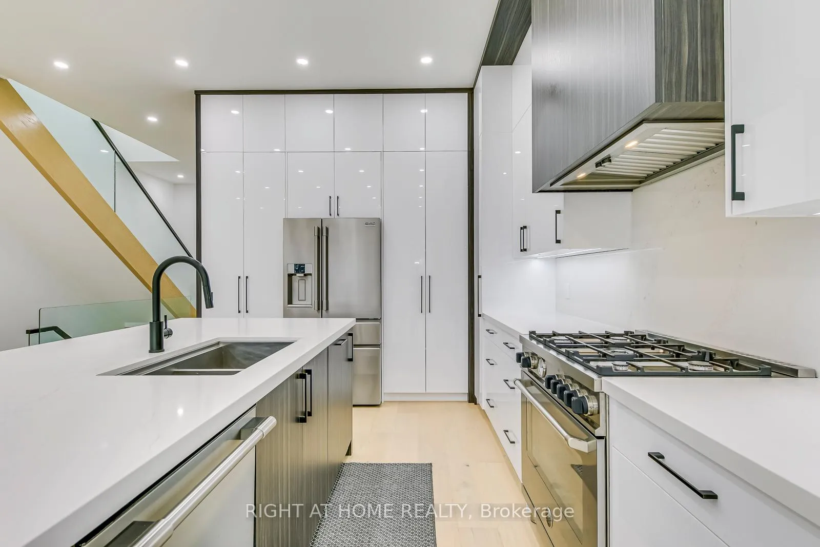 Photo 6 of 5 Enfield Avenue, Etobicoke, Alderwood — HOMEH