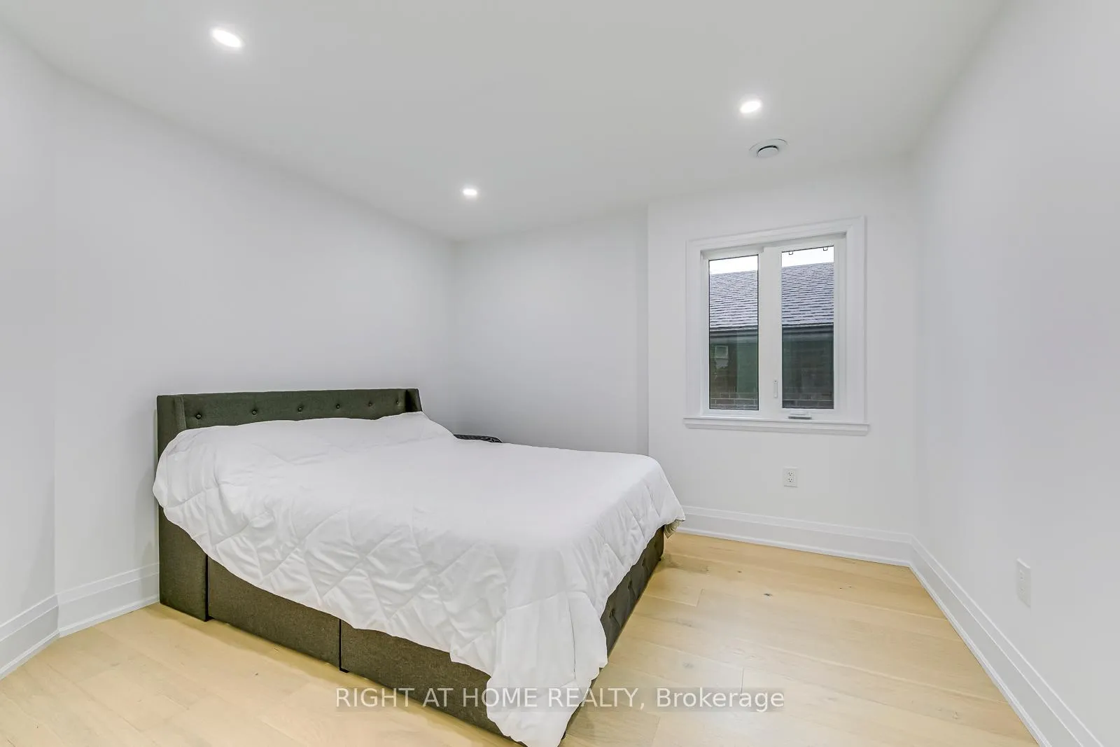 Photo 21 of 5 Enfield Avenue, Etobicoke, Alderwood — HOMEH