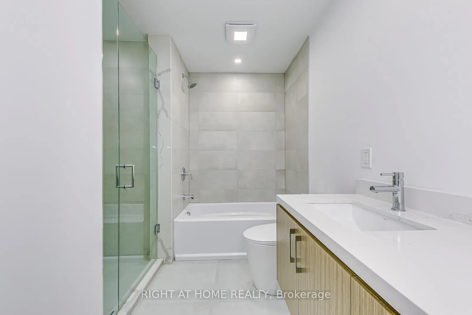 Photo 24 of 5 Enfield Avenue, Etobicoke, Alderwood — HOMEH