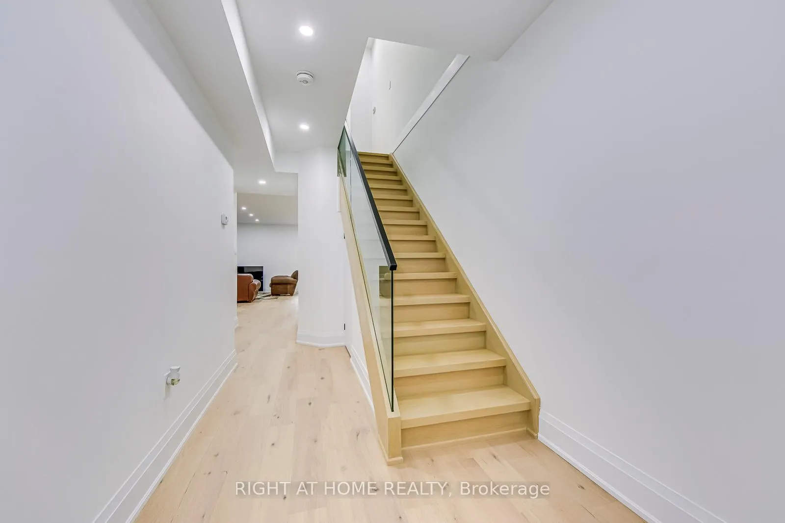 Photo 27 of 5 Enfield Avenue, Etobicoke, Alderwood — HOMEH