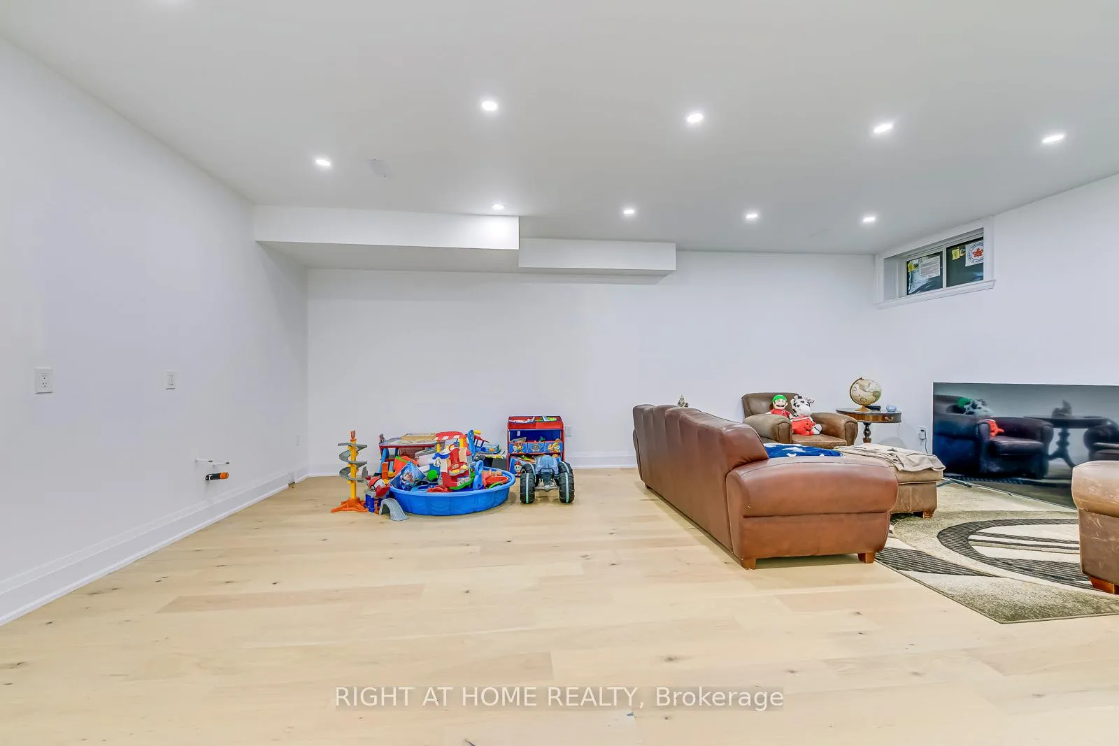 Photo 28 of 5 Enfield Avenue, Etobicoke, Alderwood — HOMEH