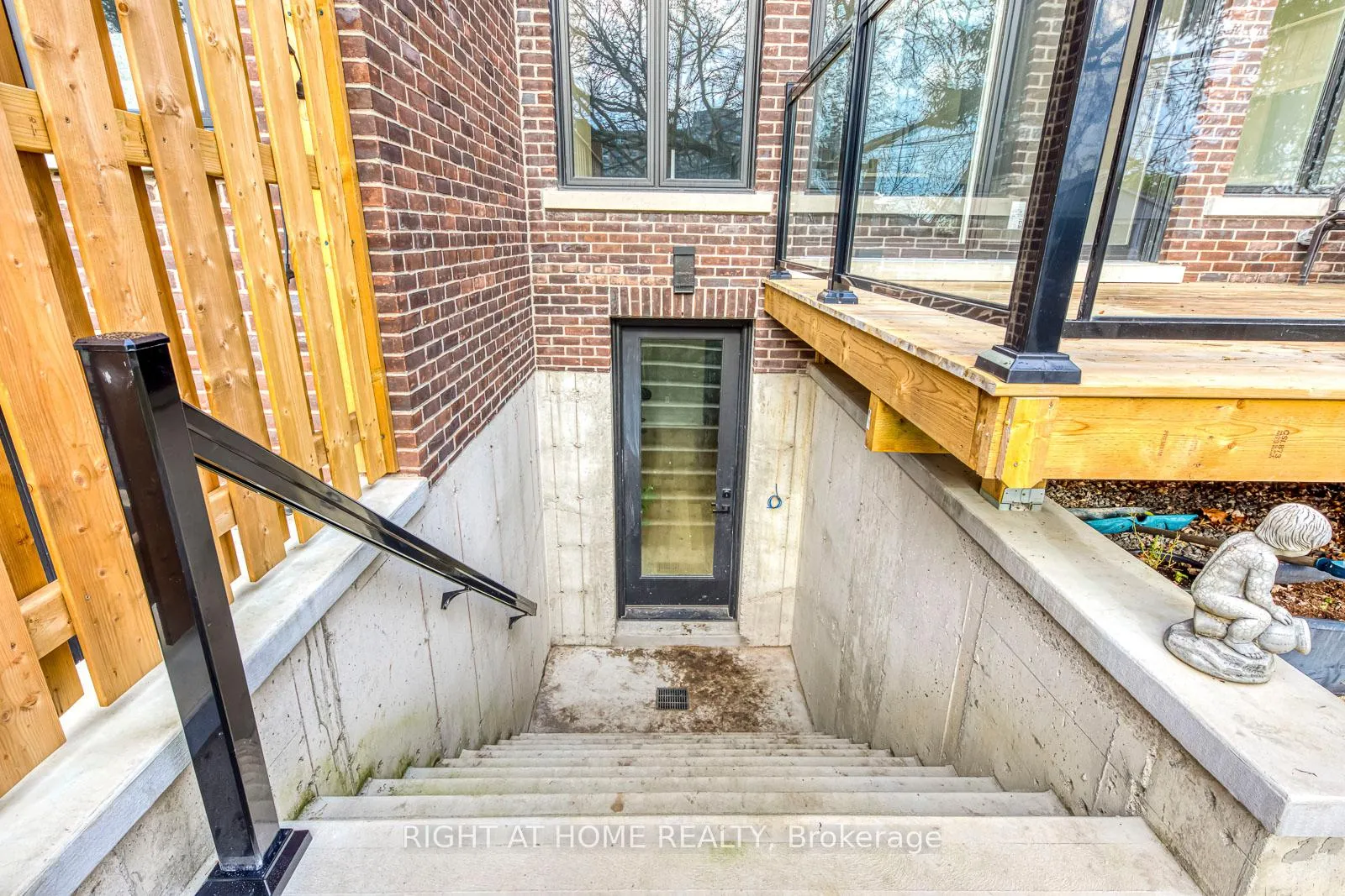 Photo 32 of 5 Enfield Avenue, Etobicoke, Alderwood — HOMEH