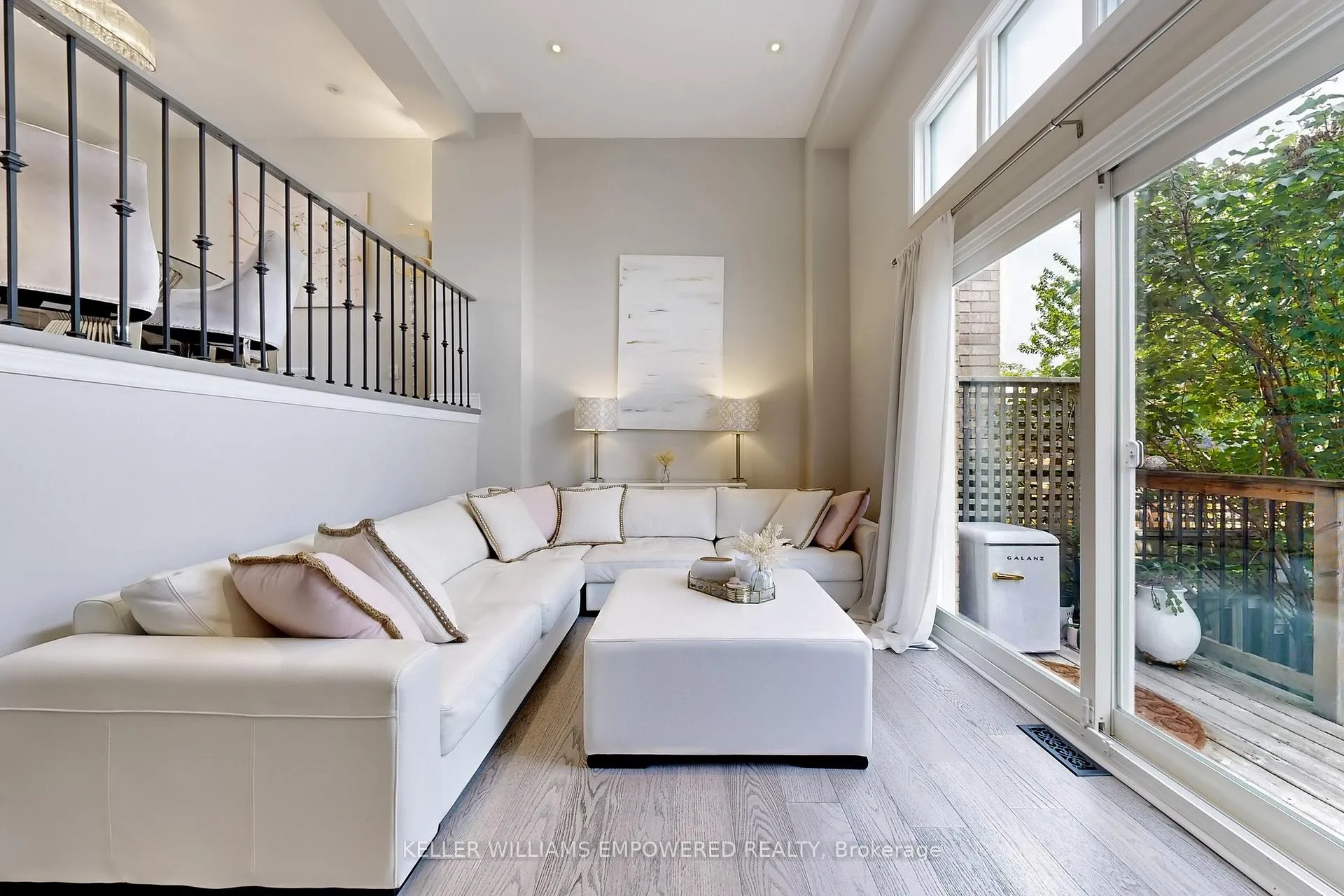 Photo 5 of 69 Crieff Avenue, Vaughan, Maple — HOMEH