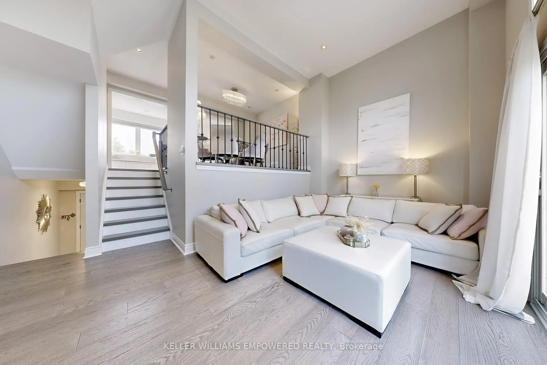 Photo 4 of 69 Crieff Avenue, Vaughan, Maple — HOMEH