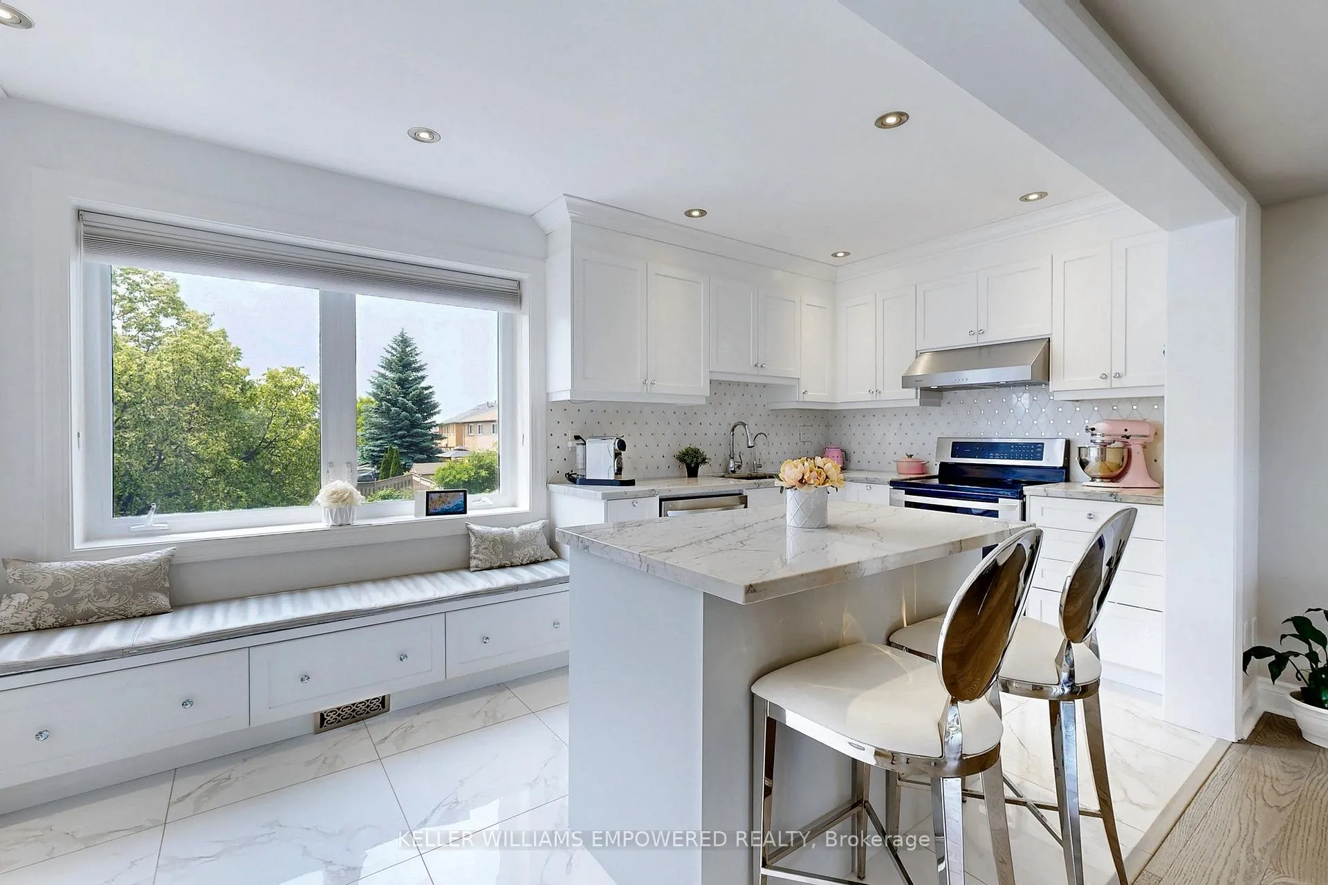 Photo 9 of 69 Crieff Avenue, Vaughan, Maple — HOMEH