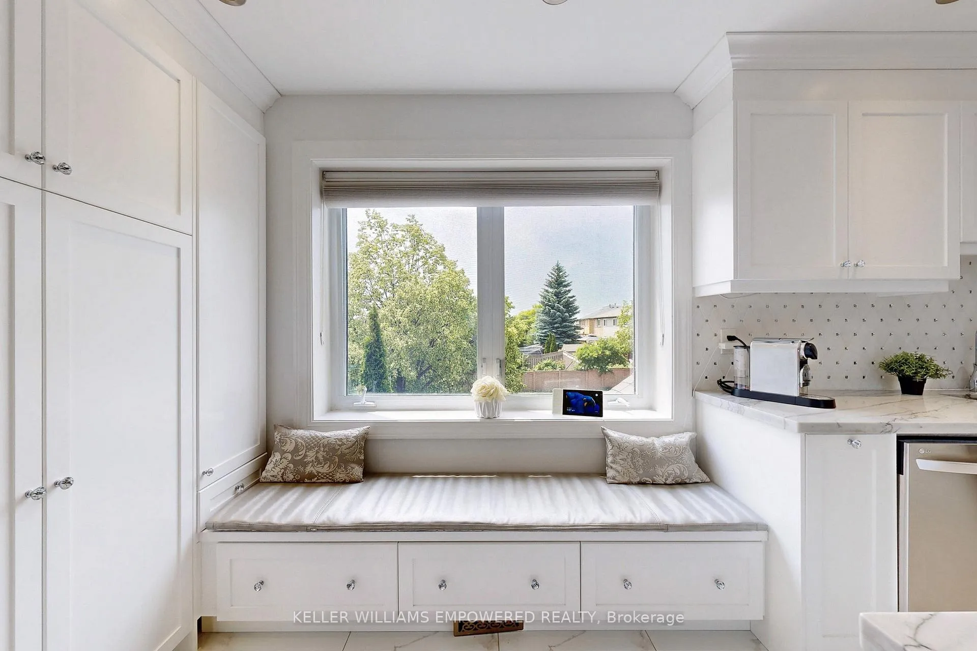 Photo 12 of 69 Crieff Avenue, Vaughan, Maple — HOMEH