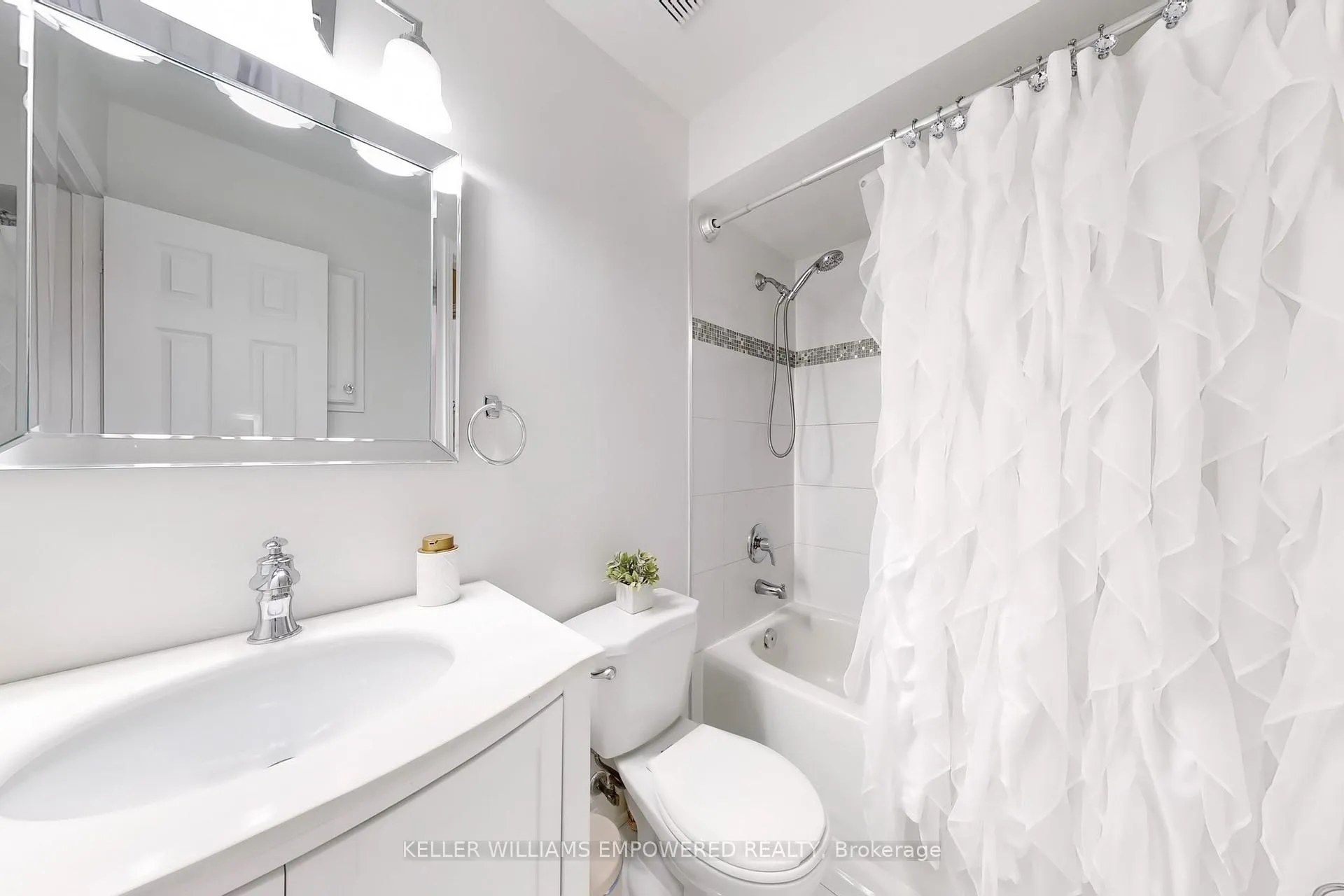 Photo 24 of 69 Crieff Avenue, Vaughan, Maple — HOMEH