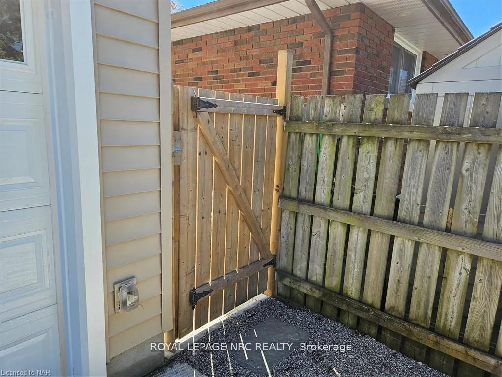 Photo 3 of 5 Kilbourne Crescent, St. Catharines, Bunting/Linwell — HOMEH