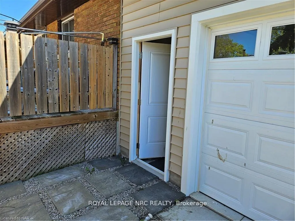 Photo 4 of 5 Kilbourne Crescent, St. Catharines, Bunting/Linwell — HOMEH