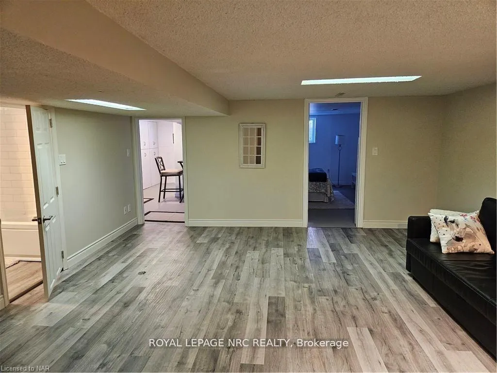 Photo 12 of 5 Kilbourne Crescent, St. Catharines, Bunting/Linwell — HOMEH