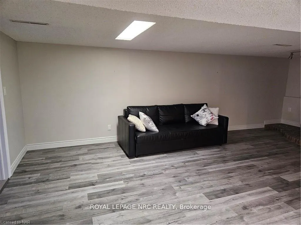Photo 13 of 5 Kilbourne Crescent, St. Catharines, Bunting/Linwell — HOMEH