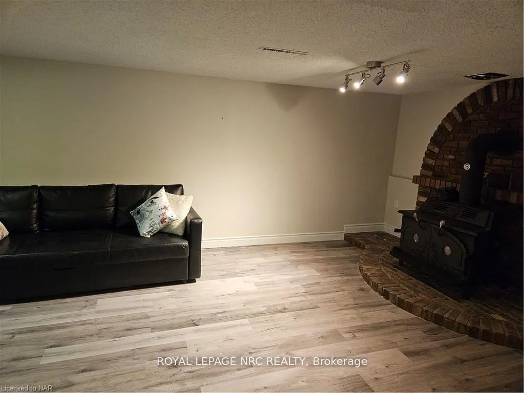 Photo 14 of 5 Kilbourne Crescent, St. Catharines, Bunting/Linwell — HOMEH