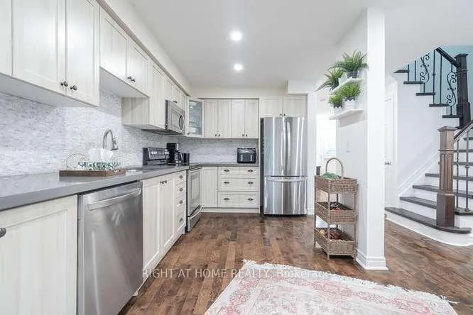 Photo 4 of 17 Machell Avenue N, Aurora, Aurora Village — HOMEH