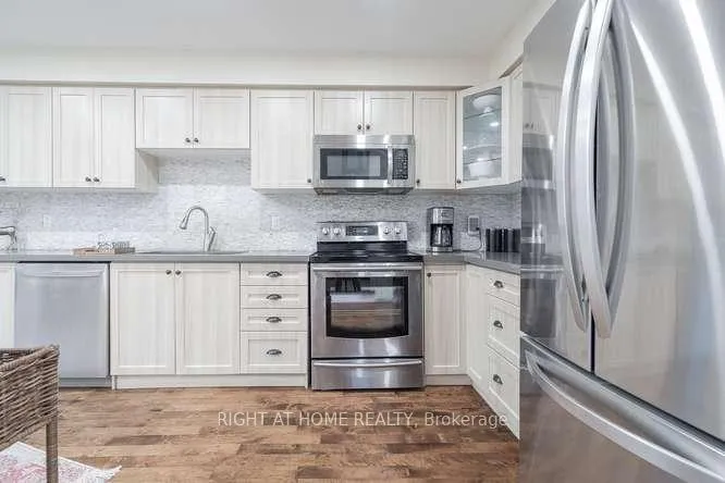 Photo 6 of 17 Machell Avenue N, Aurora, Aurora Village — HOMEH