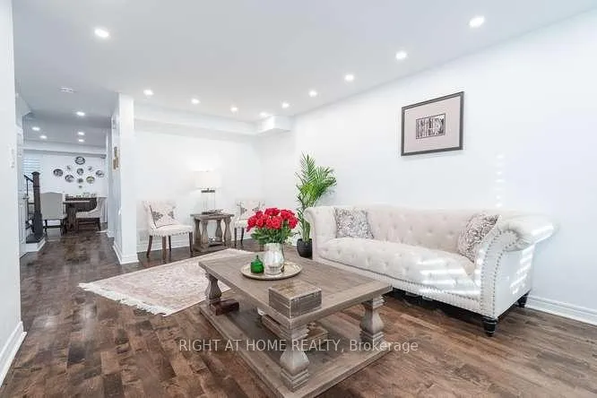 Photo 7 of 17 Machell Avenue N, Aurora, Aurora Village — HOMEH