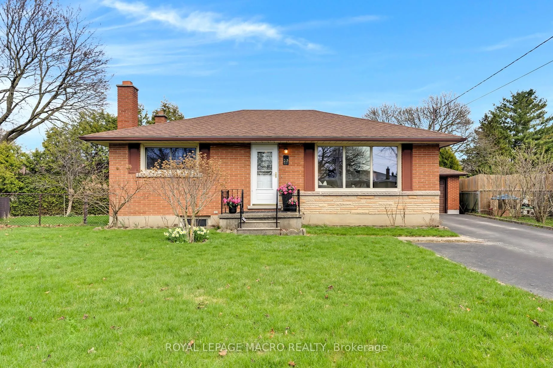 Photo 1 of 10 Westoby Place, Guelph, St. George's — HOMEH