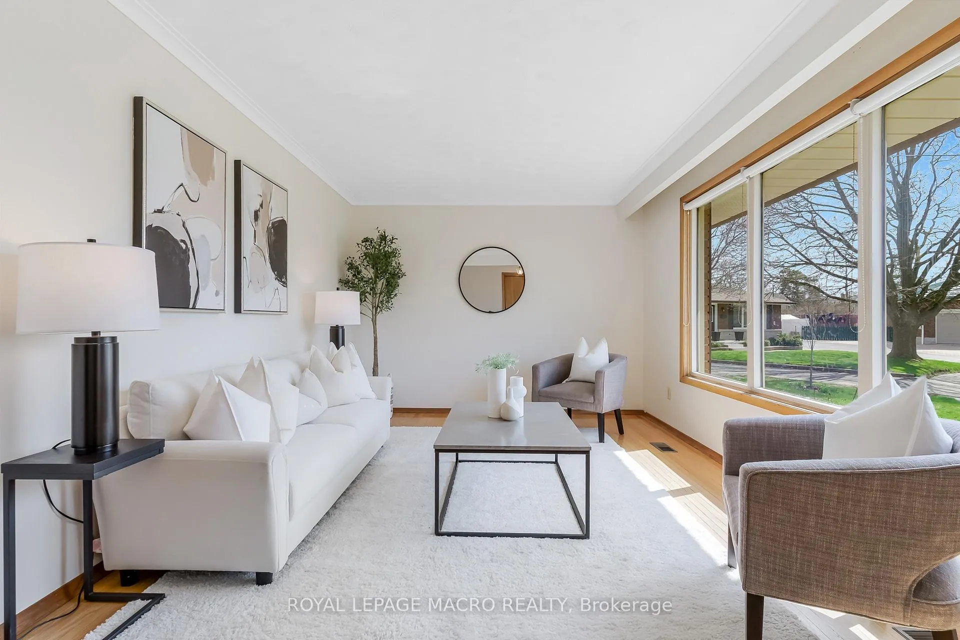 Photo 3 of 10 Westoby Place, Guelph, St. George's — HOMEH