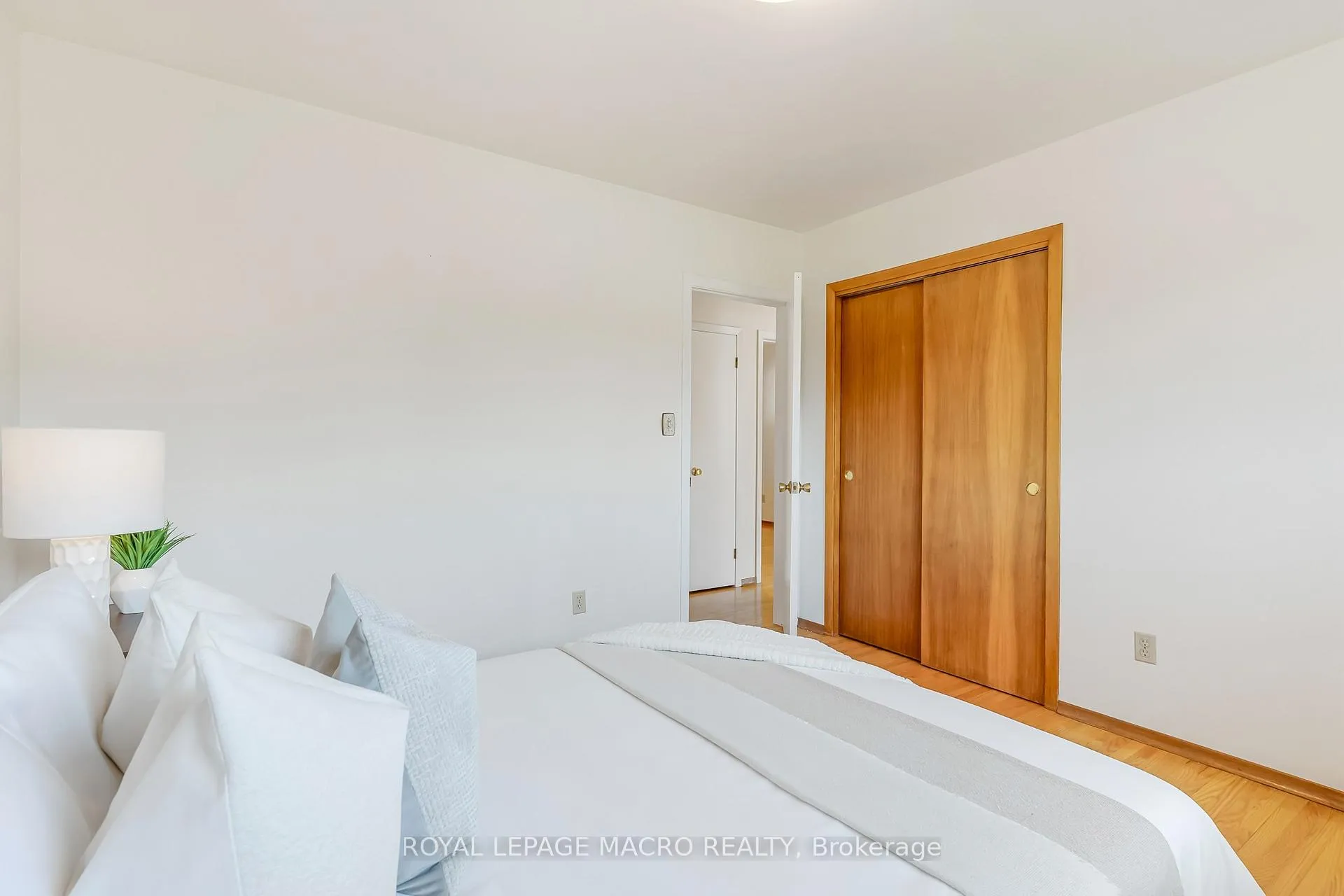Photo 12 of 10 Westoby Place, Guelph, St. George's — HOMEH