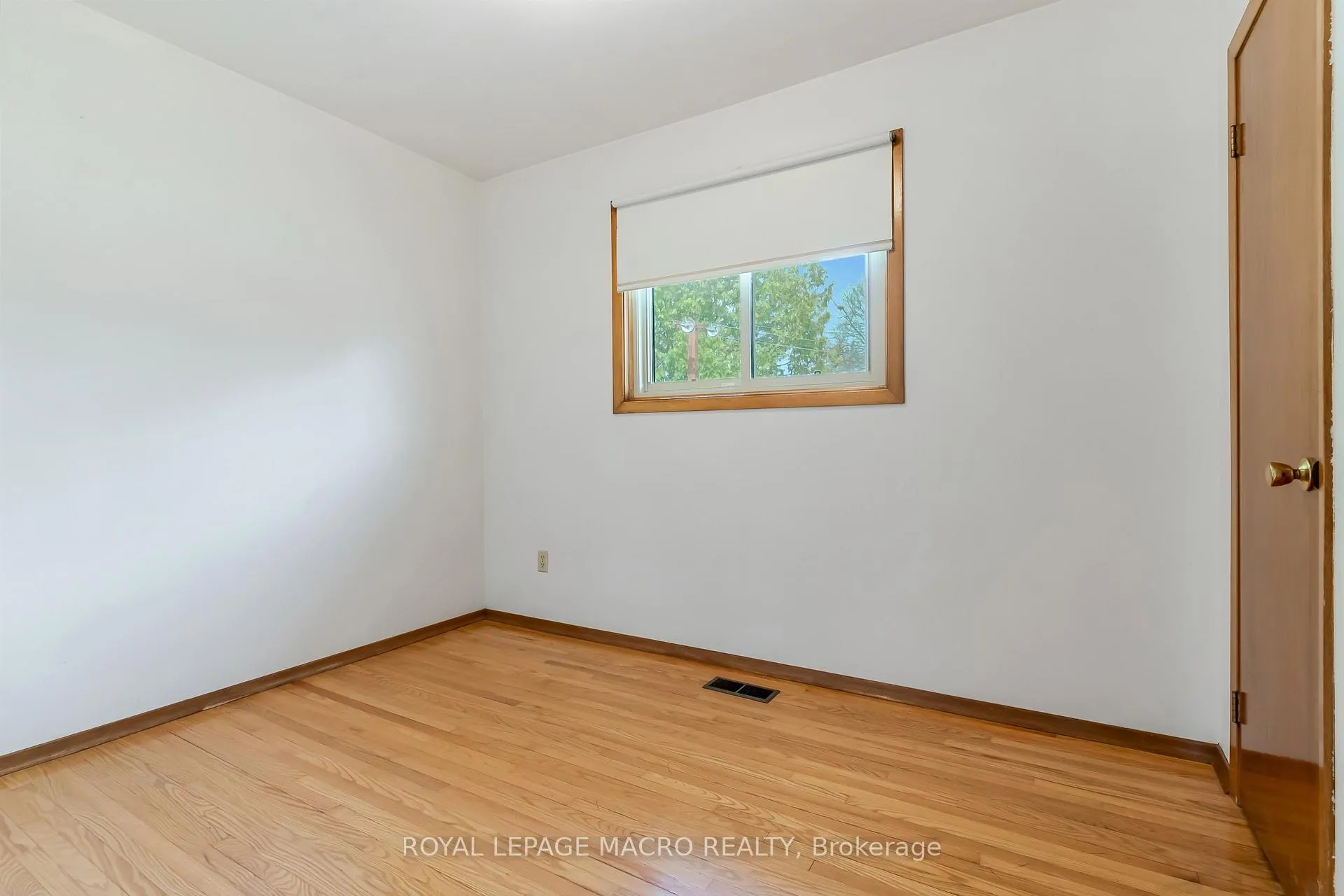 Photo 13 of 10 Westoby Place, Guelph, St. George's — HOMEH