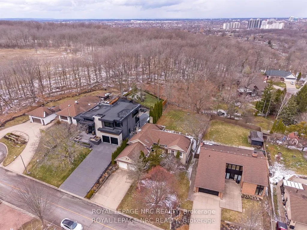 Photo 1 of 61 Tremont Drive, St. Catharines, Glendale/Glenridge — HOMEH