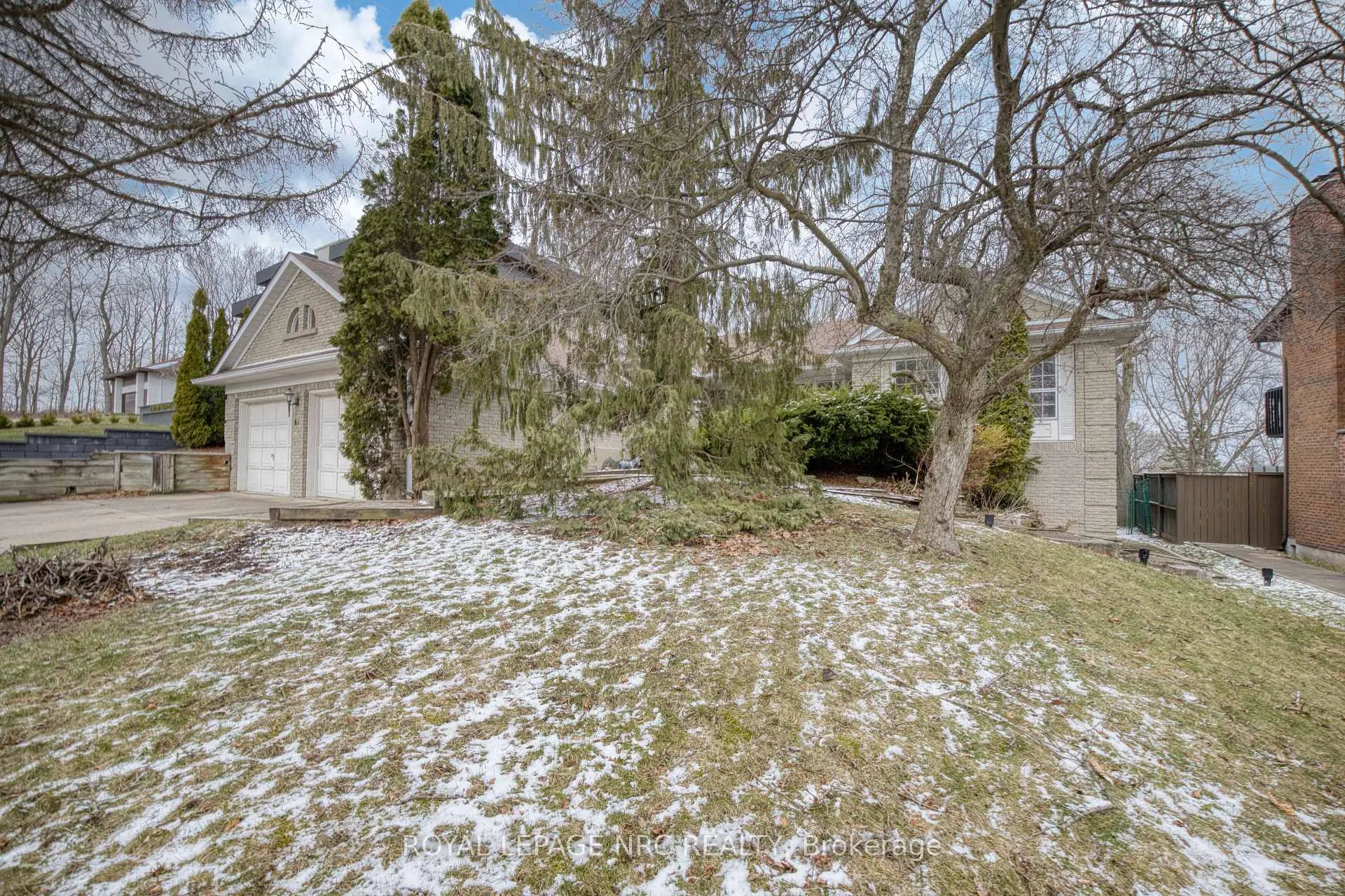 Photo 2 of 61 Tremont Drive, St. Catharines, Glendale/Glenridge — HOMEH