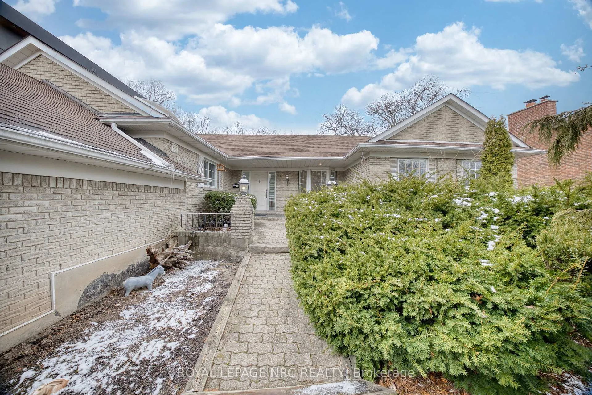 Photo 3 of 61 Tremont Drive, St. Catharines, Glendale/Glenridge — HOMEH