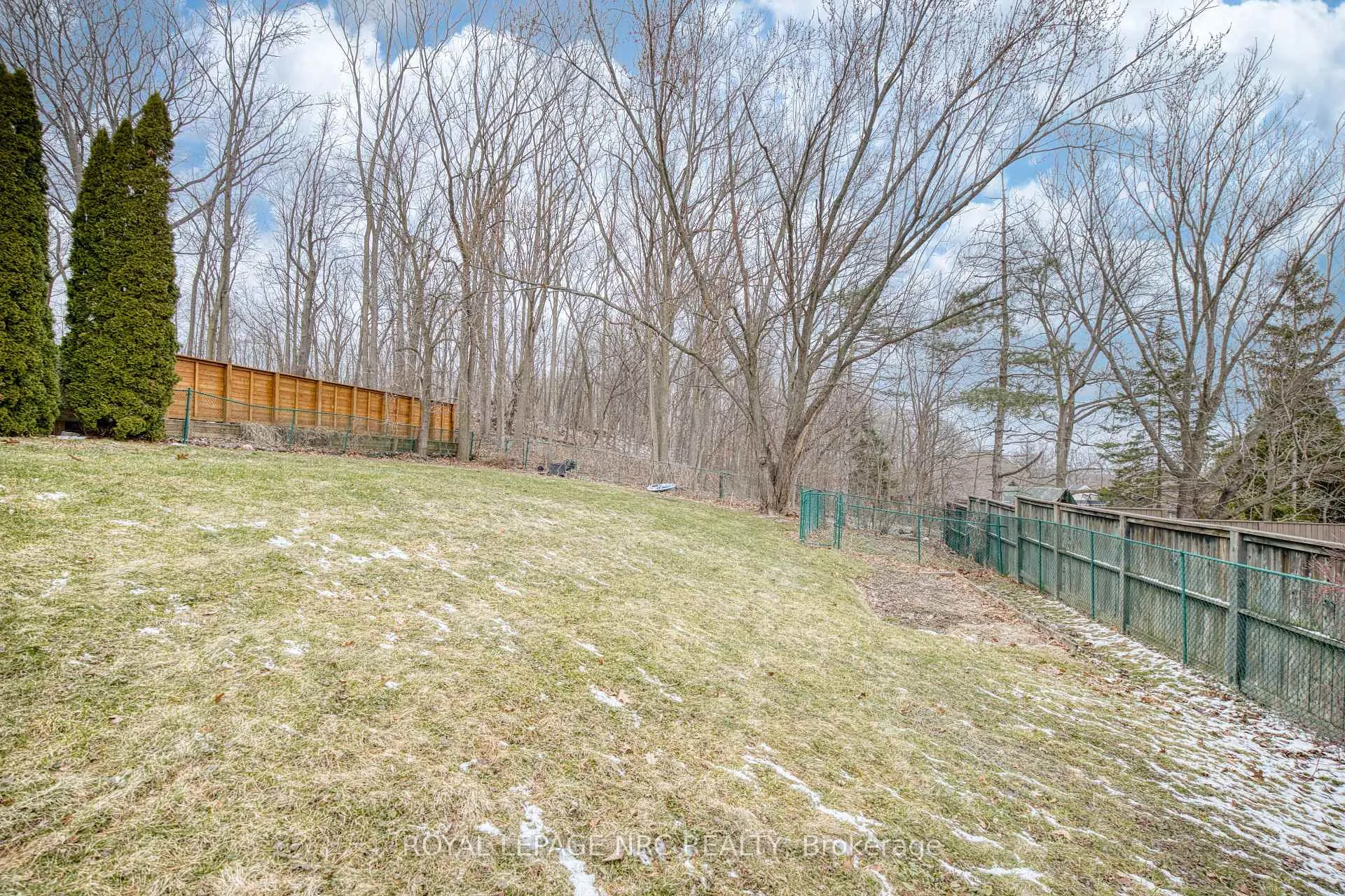 Photo 5 of 61 Tremont Drive, St. Catharines, Glendale/Glenridge — HOMEH