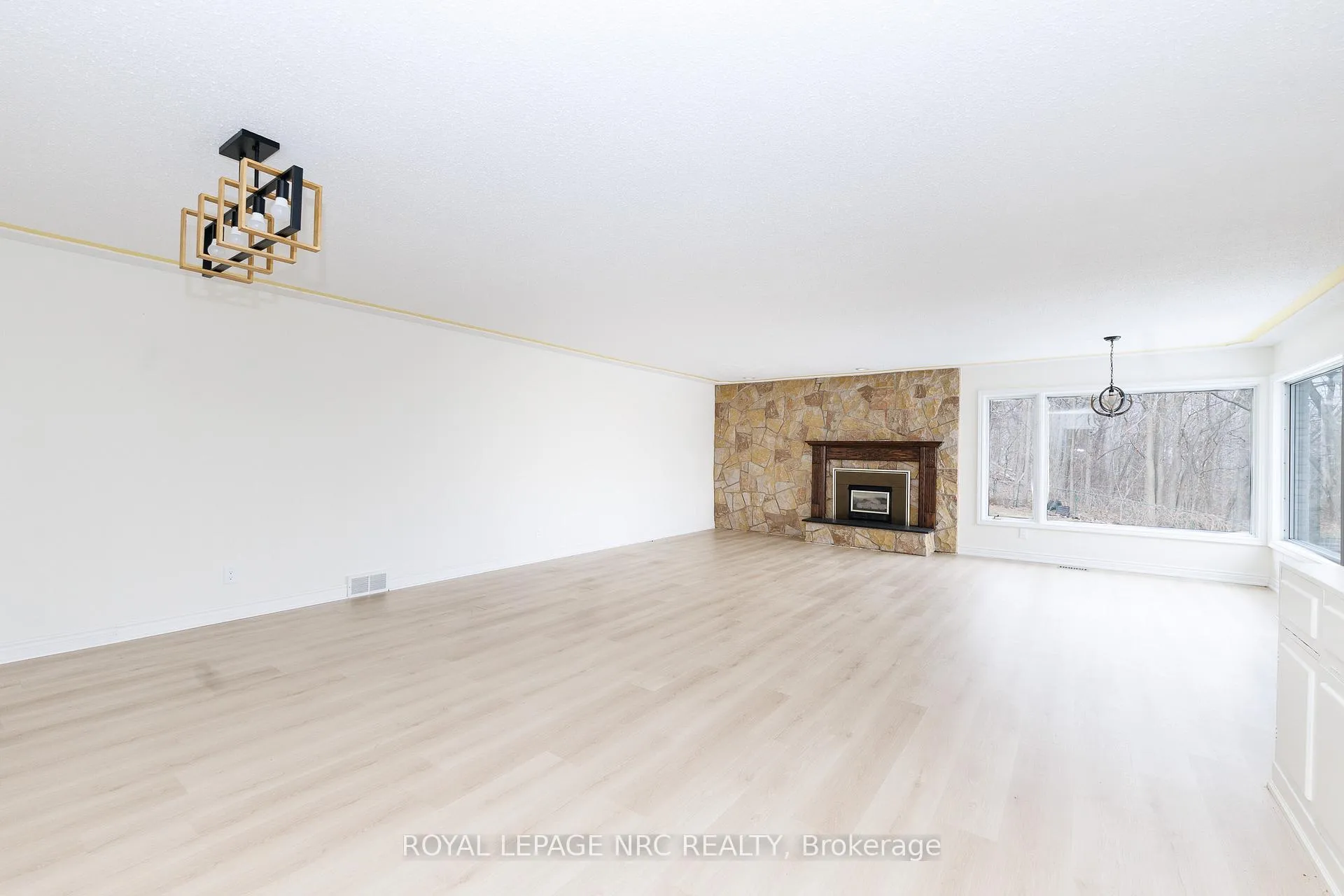 Photo 11 of 61 Tremont Drive, St. Catharines, Glendale/Glenridge — HOMEH