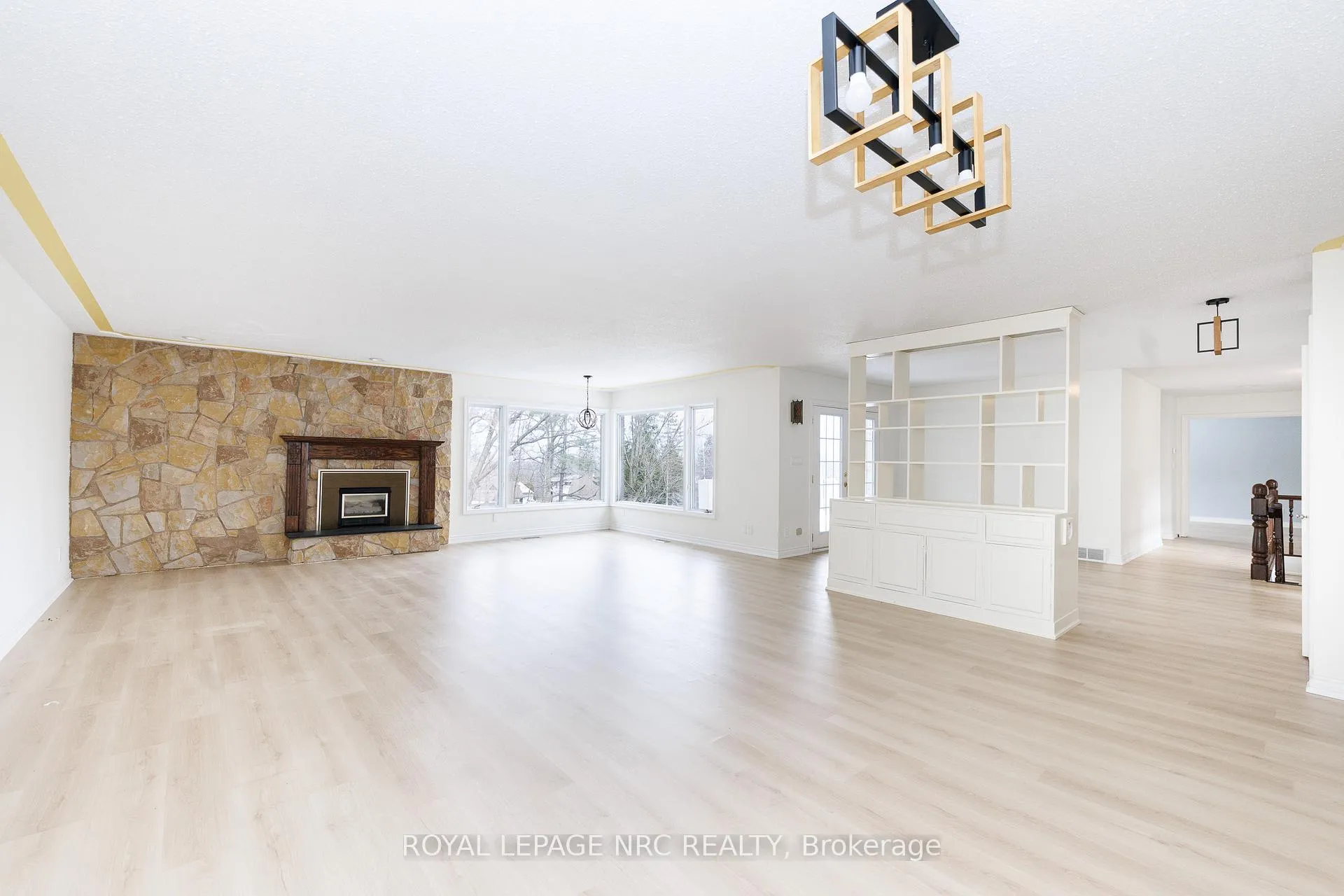 Photo 12 of 61 Tremont Drive, St. Catharines, Glendale/Glenridge — HOMEH