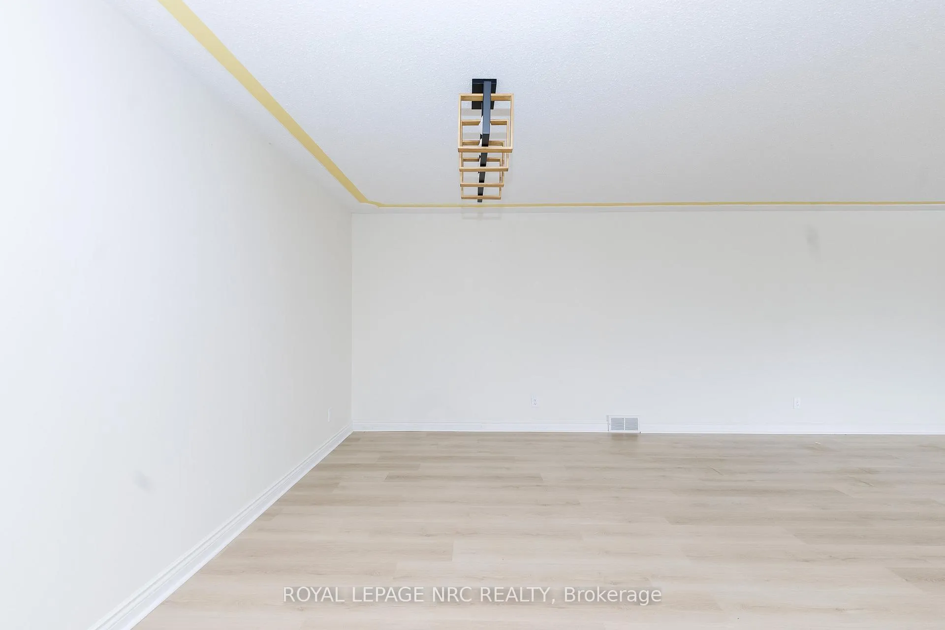 Photo 18 of 61 Tremont Drive, St. Catharines, Glendale/Glenridge — HOMEH