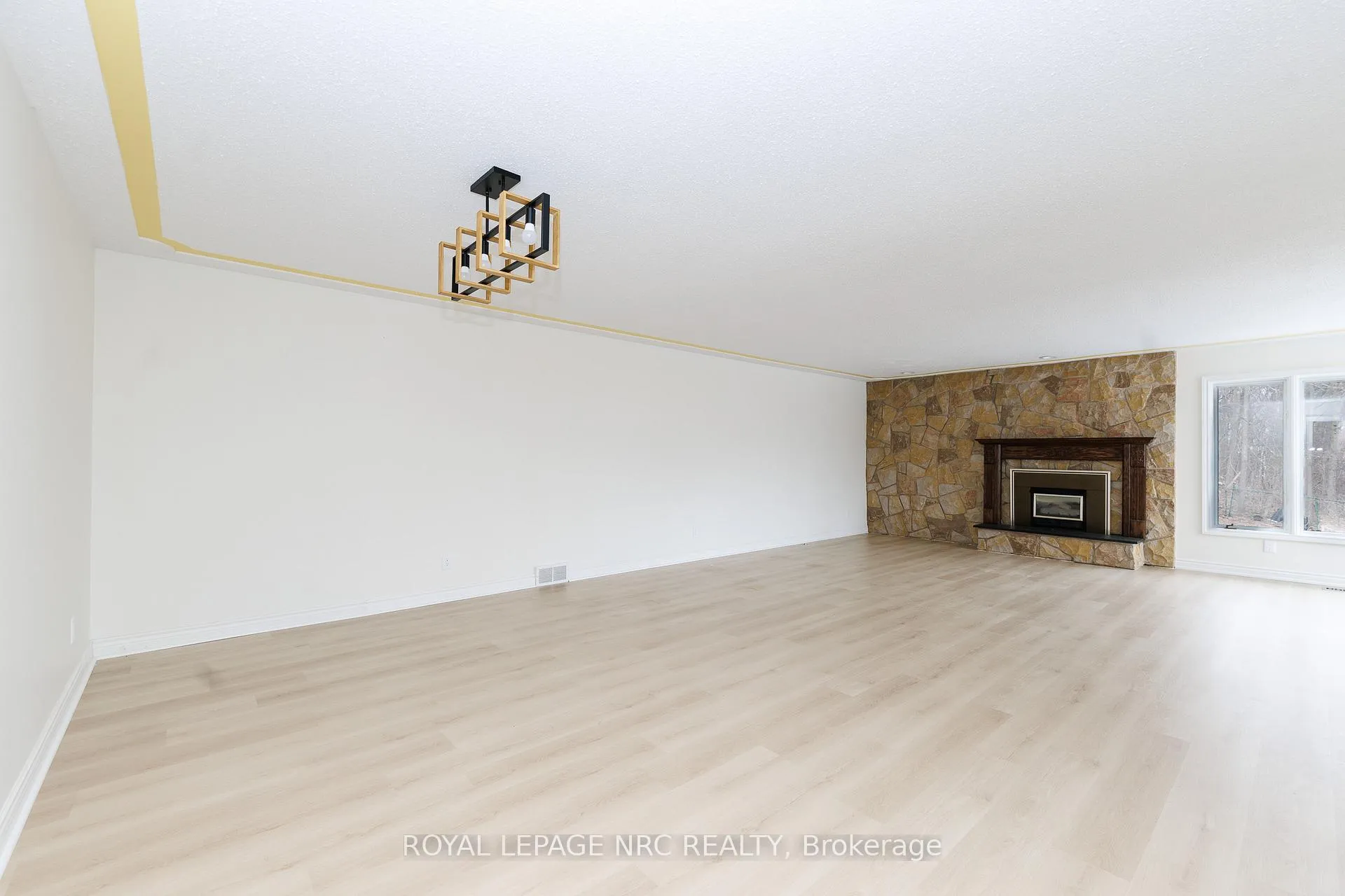 Photo 19 of 61 Tremont Drive, St. Catharines, Glendale/Glenridge — HOMEH