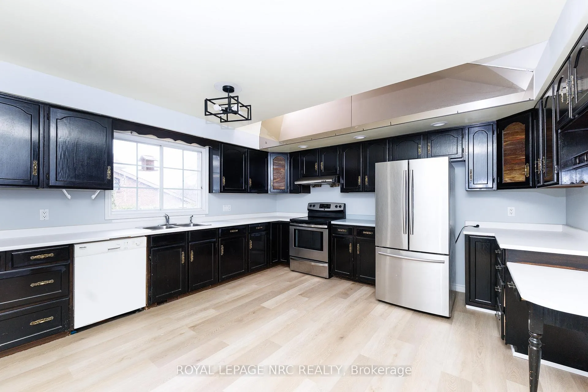 Photo 21 of 61 Tremont Drive, St. Catharines, Glendale/Glenridge — HOMEH