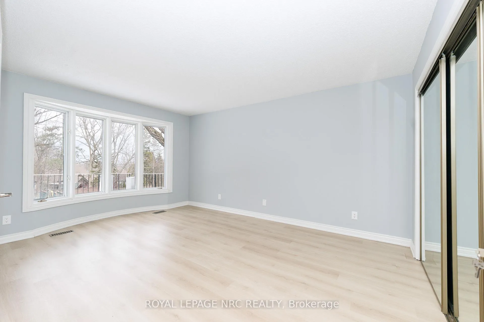 Photo 24 of 61 Tremont Drive, St. Catharines, Glendale/Glenridge — HOMEH