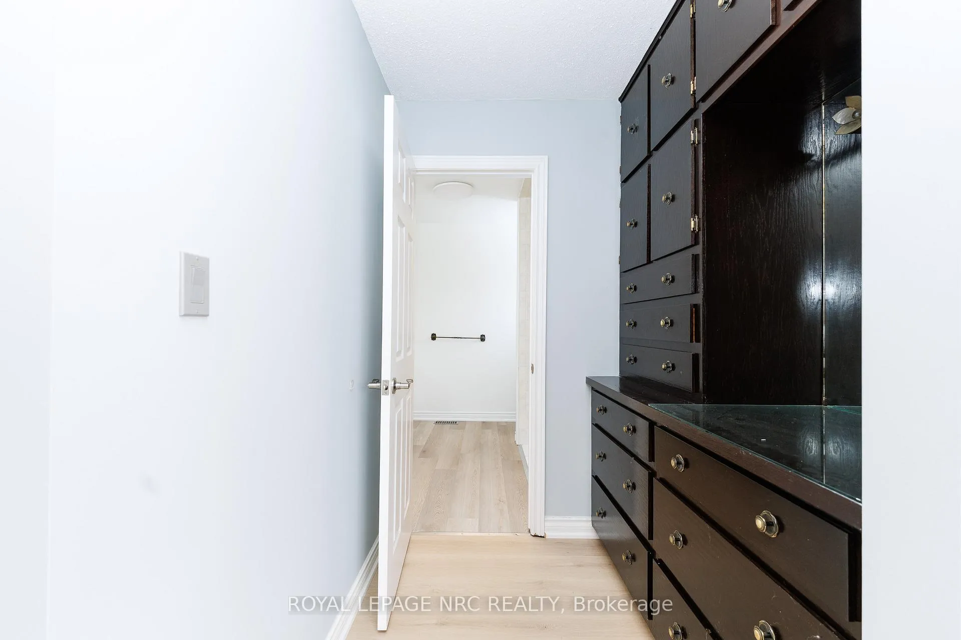 Photo 27 of 61 Tremont Drive, St. Catharines, Glendale/Glenridge — HOMEH