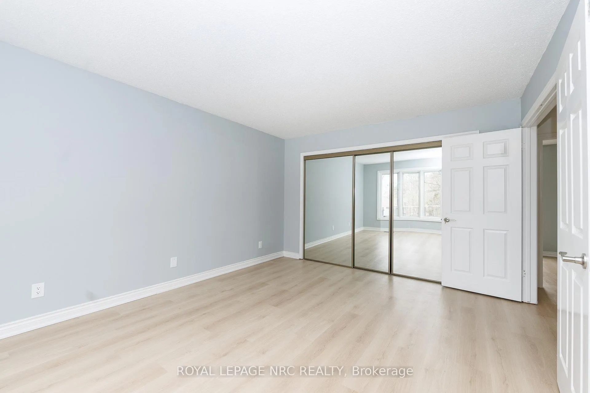 Photo 28 of 61 Tremont Drive, St. Catharines, Glendale/Glenridge — HOMEH