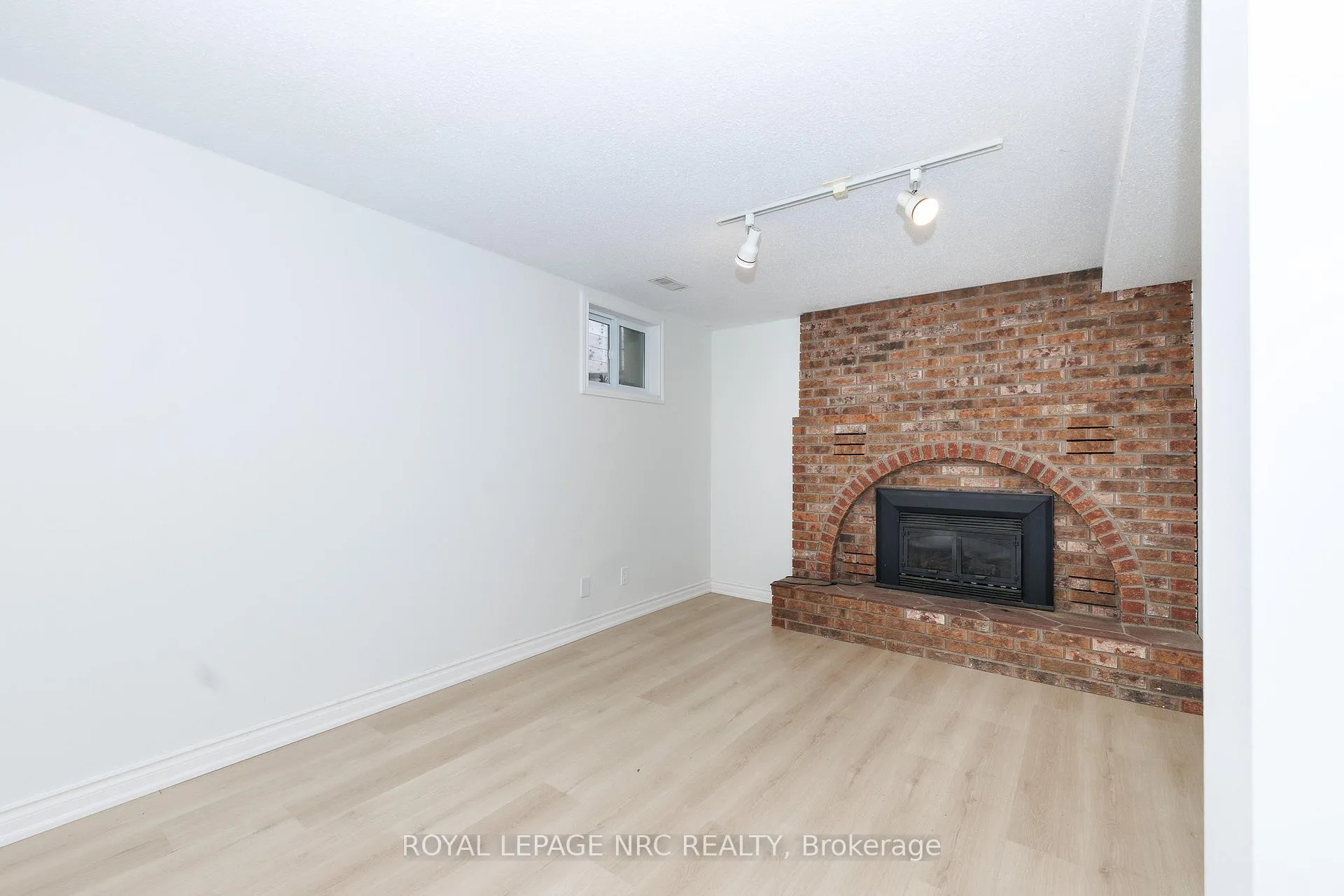 Photo 39 of 61 Tremont Drive, St. Catharines, Glendale/Glenridge — HOMEH