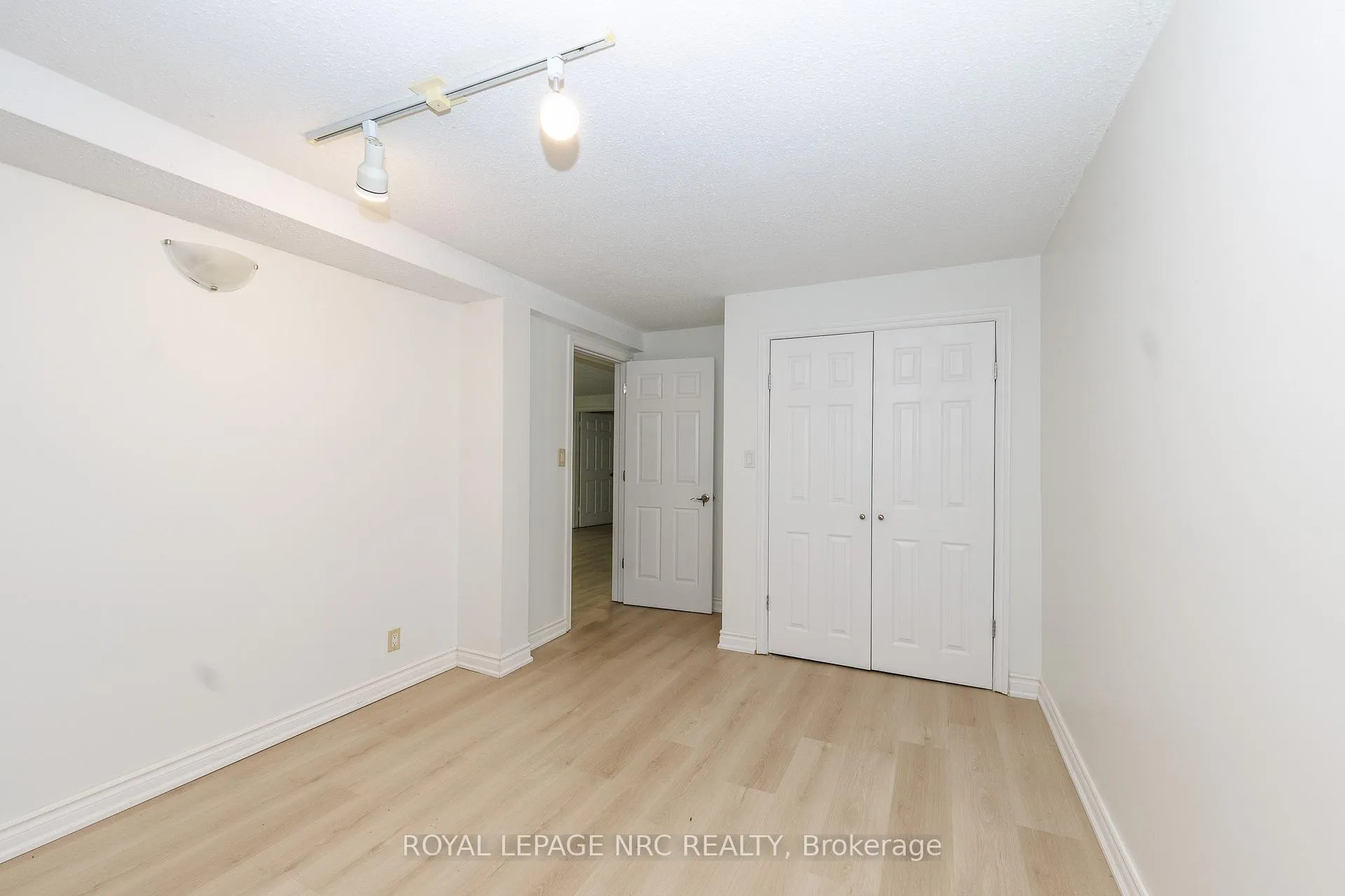 Photo 40 of 61 Tremont Drive, St. Catharines, Glendale/Glenridge — HOMEH